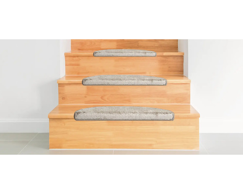 Houten trap met trapmatten