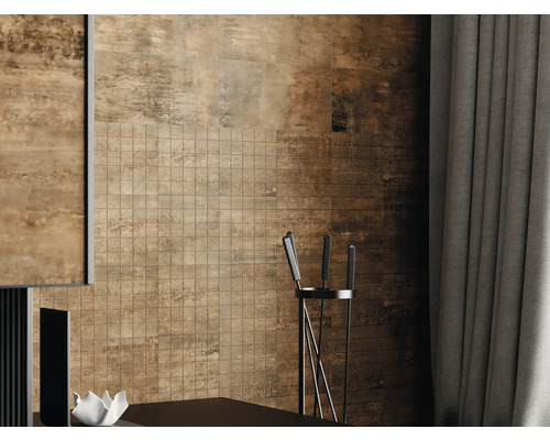 Wanddecoratie met tegels in steenlook en mozaïektegels voor een modern interieur