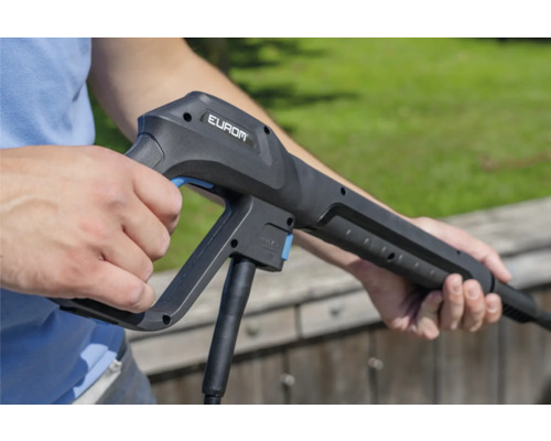 Hogedrukreiniger pistool in de hand