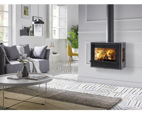 Moderne woonkamer met wandhaard en grijze zithoek