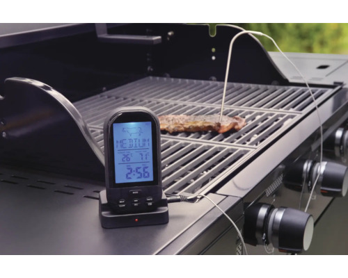 Digitale barbecue thermometer met gaarheidsindicator op een barbecue
