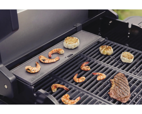 Barbecue met garnalen, knoflook en steak