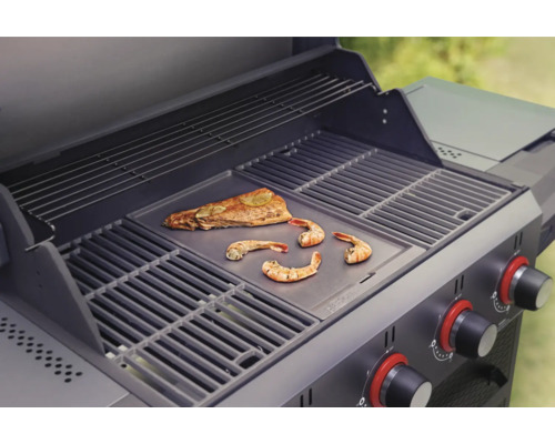 Barbecue met vis en garnalen op grillplaat