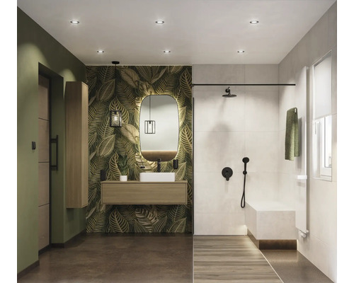 Badkamer met douche, wastafel, spiegel en behang met bladerpatroon