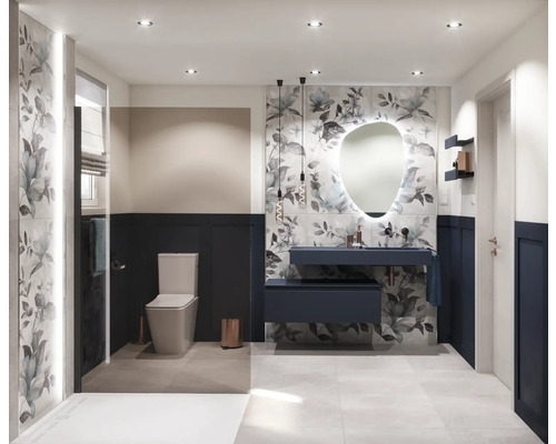 Moderne badkamer met toilet, wastafelonderkast, spiegel en bloemmotief tegeldecoratie