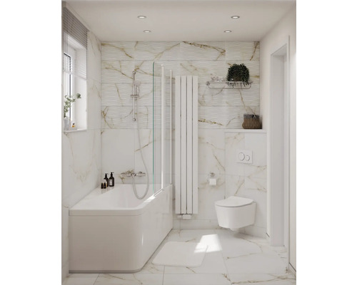 Lichte badkamer met ligbad, douchewand, radiator, toilet en marmeren tegels