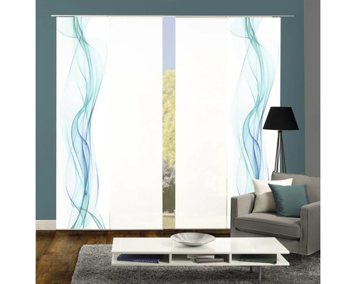 Decoratieve sjaals met blauw golfpatroon in de woonkamer.