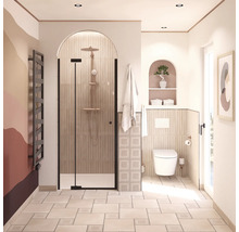 Badkamer met douche, toilet en radiator