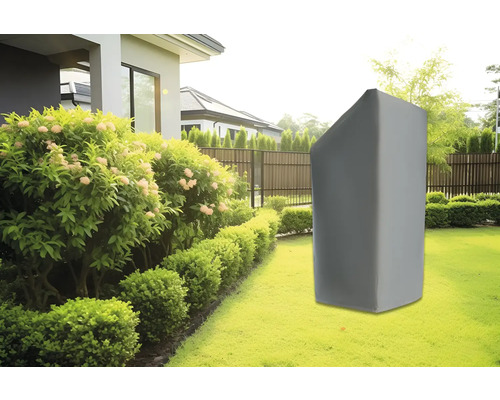 Afdekhoes voor tuingereedschap op gazon voor huis