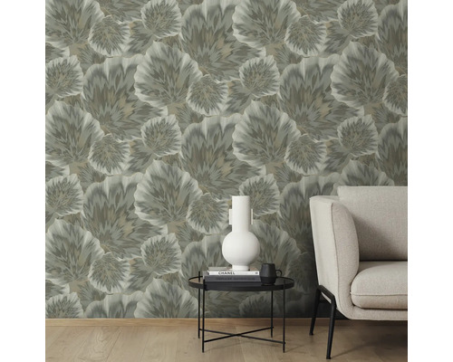 Scene met bloemenbehang, tafel en fauteuil