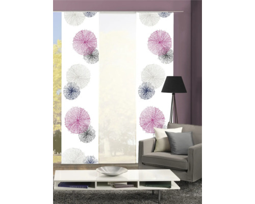 Decoratief schuifgordijn met bloemmotief in een woonkamer