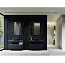 Moderne badkamer met twee wastafels, spiegels en houten lambrisering