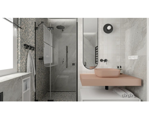 Moderne badkamer met douche, wastafel, spiegel en handdoeken