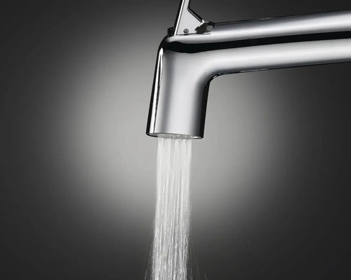 Waterkraan met stromend water