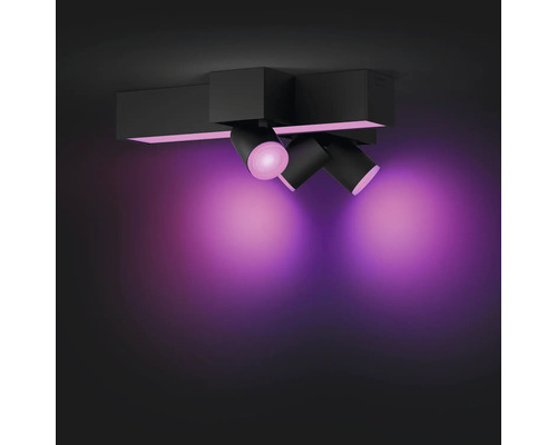 Zwarte plafondlamp met drie spots en gekleurd licht