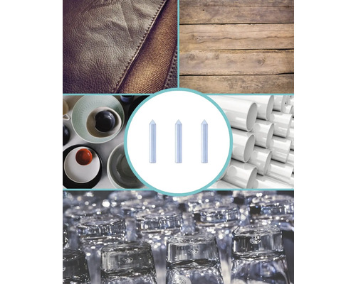 Collage van diverse materialen en objecten: leer, hout, servies, kunststof buizen en glazen