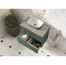 Badkamer met wastafelonderkast, waskom, spiegel en open lade