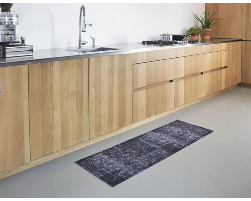 Keukenscène met keukenloper voor keukenkast