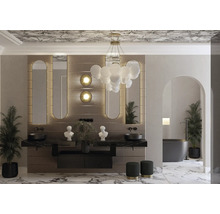 Badkamer met wastafel, spiegels, verlichting en bad voor een stijlvol badkamerontwerp