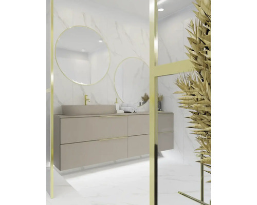 Lichte badkamer met wastafel, ronde spiegels en decoratief droogbloemstuk.