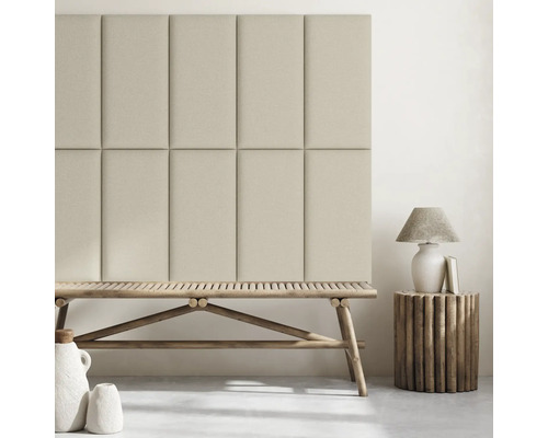 MOLLIS Wandkussen Linnen crème 30x60 cm Scene met wandpanelen, bank en bijzettafel voor interieurdecoratie