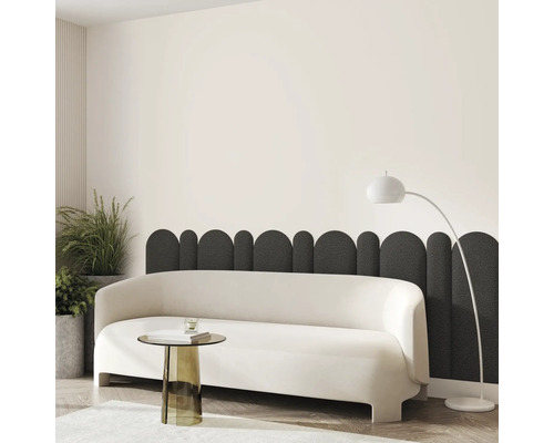 MOLLIS Wandkussen Bouclé halfrond grafiet 30x90 cm Lichte woonkamer met bank, bijzettafel, staande lamp en kamerplanten
