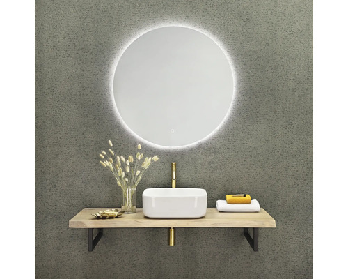 Moderne badkamer met ronde spiegel, opzetwastafel en houten plank