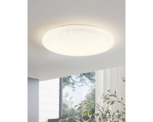 Witte LED plafondlamp in de woonkamer
