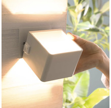 Kubusvormige wandlamp met draaibare lichtbron