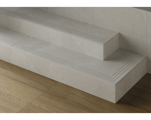 MIRAVA Traptegel NARVIK wit 30 x 120 x 0,85 cm Detail van een trap met tegel traptreden en antislipgroeven.