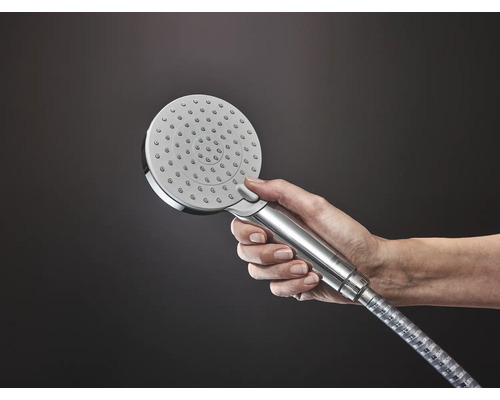 Handdouche met slang in de hand