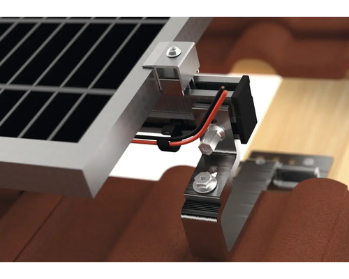 Detailopname van een fotovoltaïsch systeem met montagesysteem op een dak.