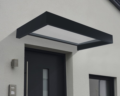 Luifel van aluminium en kunststof boven een voordeur