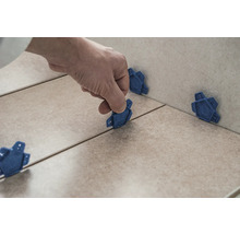 Tegels leggen met nivelleersysteem en tegels