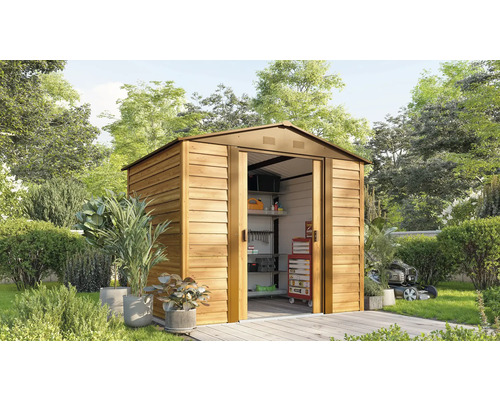 Tuinhuis met schuifdeuren en tuingereedschap in de tuin