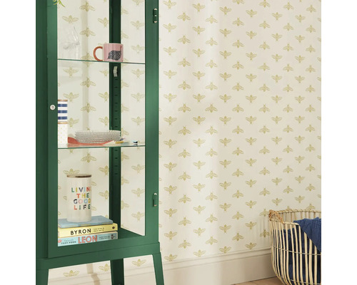 Scene met een groene kast en een muur met een bijenpatroon