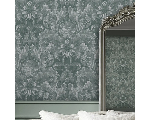 Wanddecoratie met behang met bloemmotief en zilverkleurige spiegel