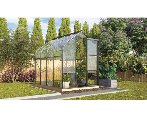 Tuinkas met planten en bloemen in de tuin