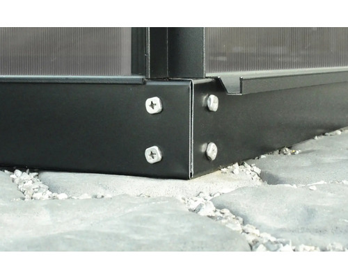 Detailweergave van een kasverbinding met schroeven op een stenen vloer