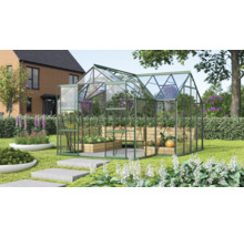 Tuinkas met planten in houten bakken