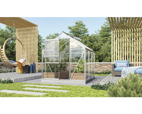 Tuinkas in de tuin met hangmand en zithoek