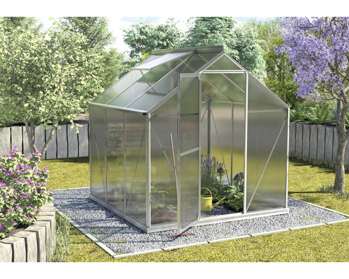 VITAVIA Kweekkas Triton 3800 aluminium met kanaalplaten 4 mm met fundering 198 x 193 cm Tuinkas in de tuin met openstaande deur.