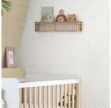 Babykamer met ledikant en wandplank