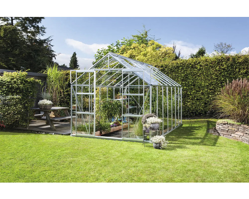 Kas in tuin met planten