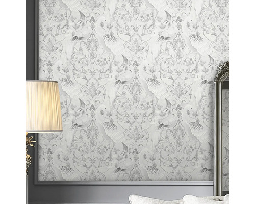 Behang met vogel- en bloemmotief op de muur