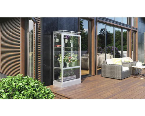 Serre met planten op een terras