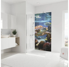 Lichte badkamer met douche en schildpaddenmotief