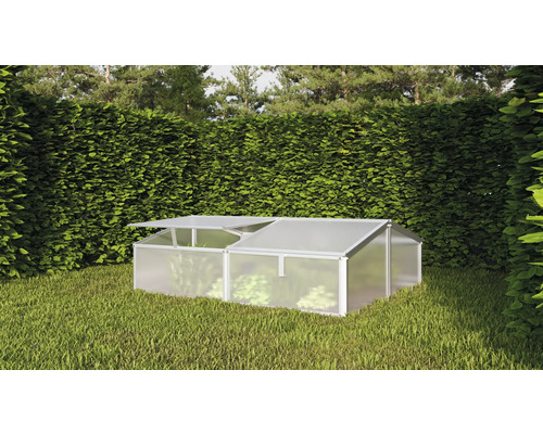 Kas van aluminium en kunststof in de tuin