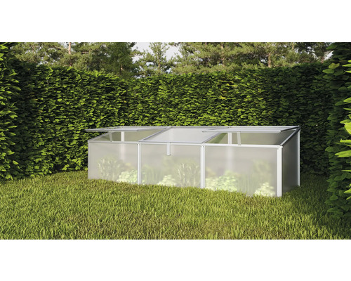 Kas van aluminium en kunststof in de tuin