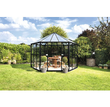 Tuinpaviljoen met tafel en stoelen in de tuin